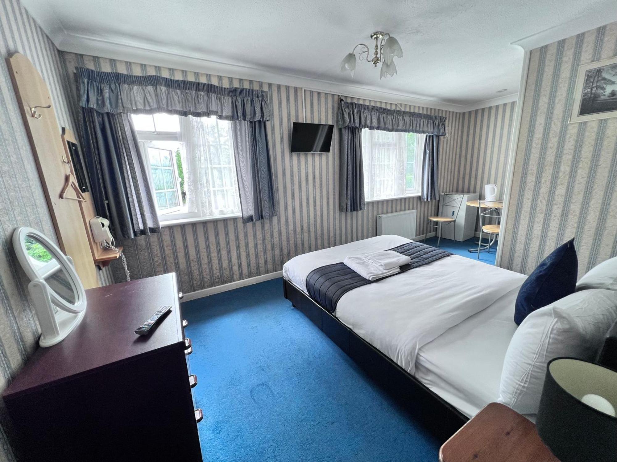 All Seasons Gatwick Guest House & Parking 홀리 외부 사진