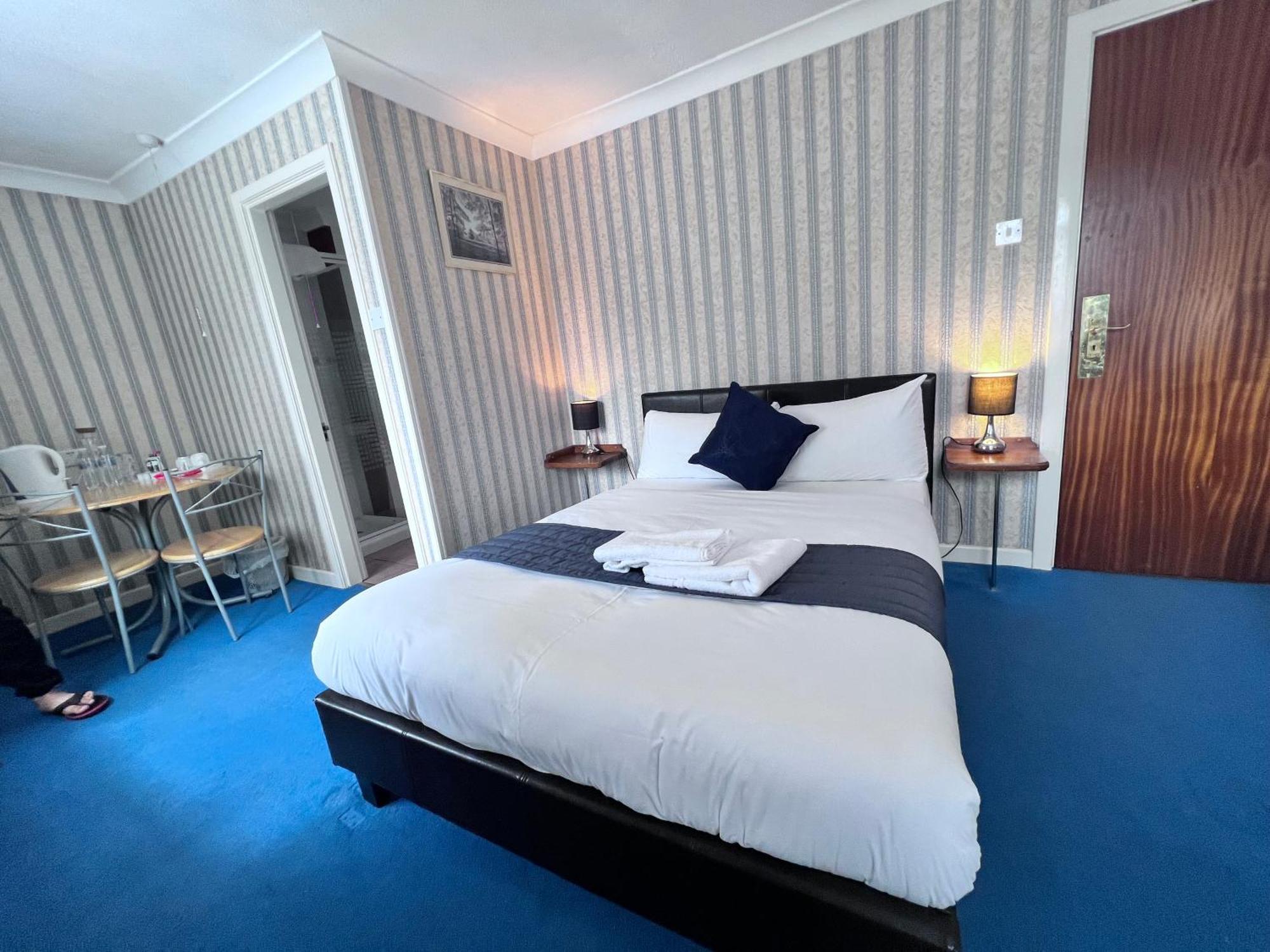All Seasons Gatwick Guest House & Parking 홀리 외부 사진