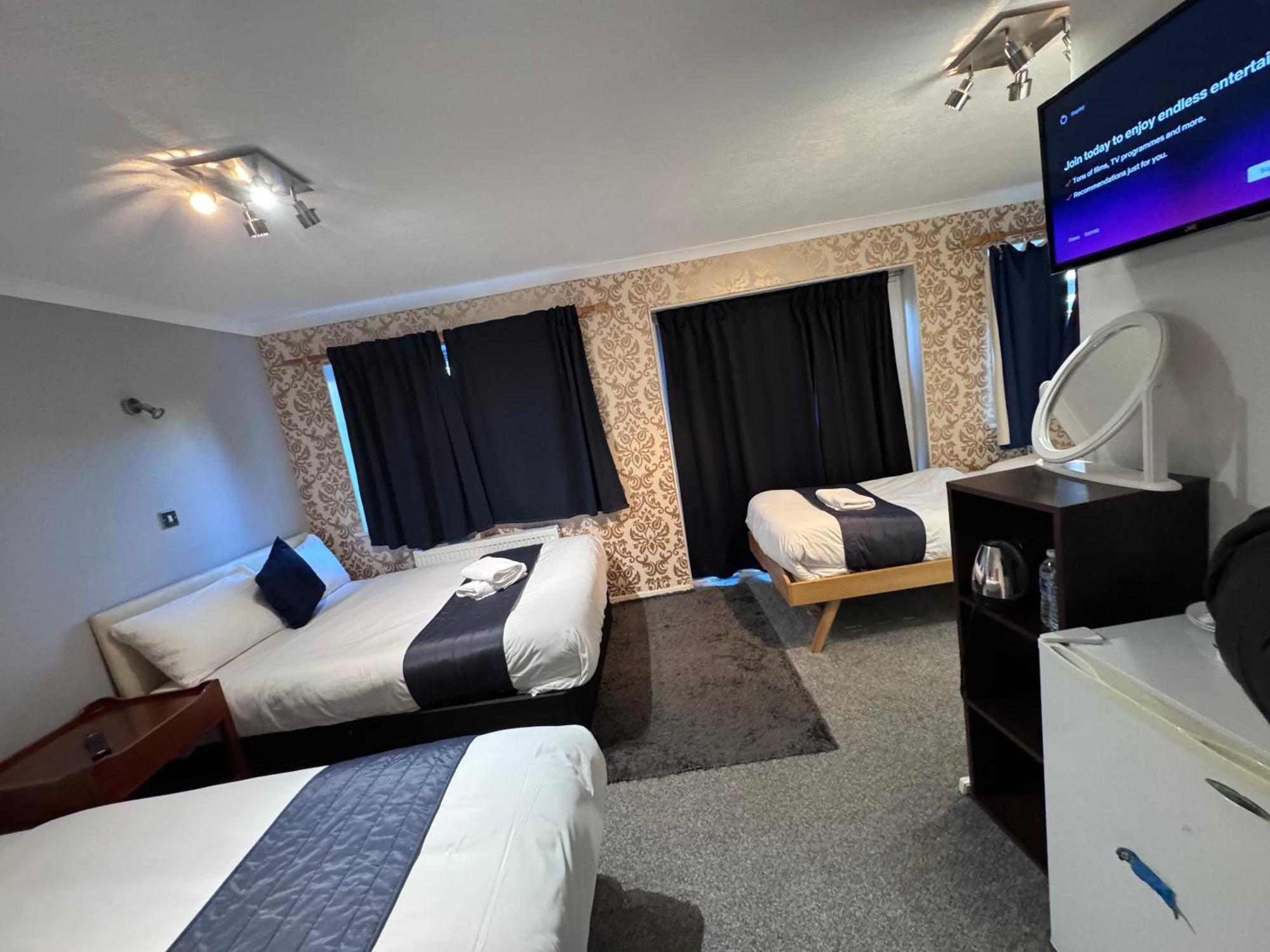 All Seasons Gatwick Guest House & Parking 홀리 외부 사진