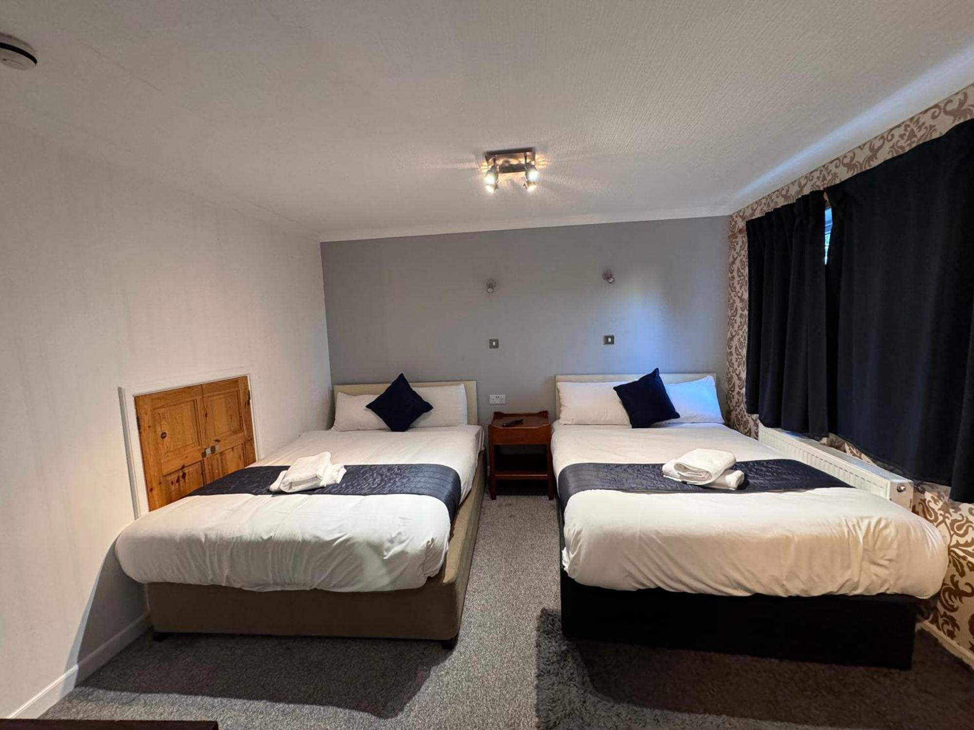 All Seasons Gatwick Guest House & Parking 홀리 외부 사진