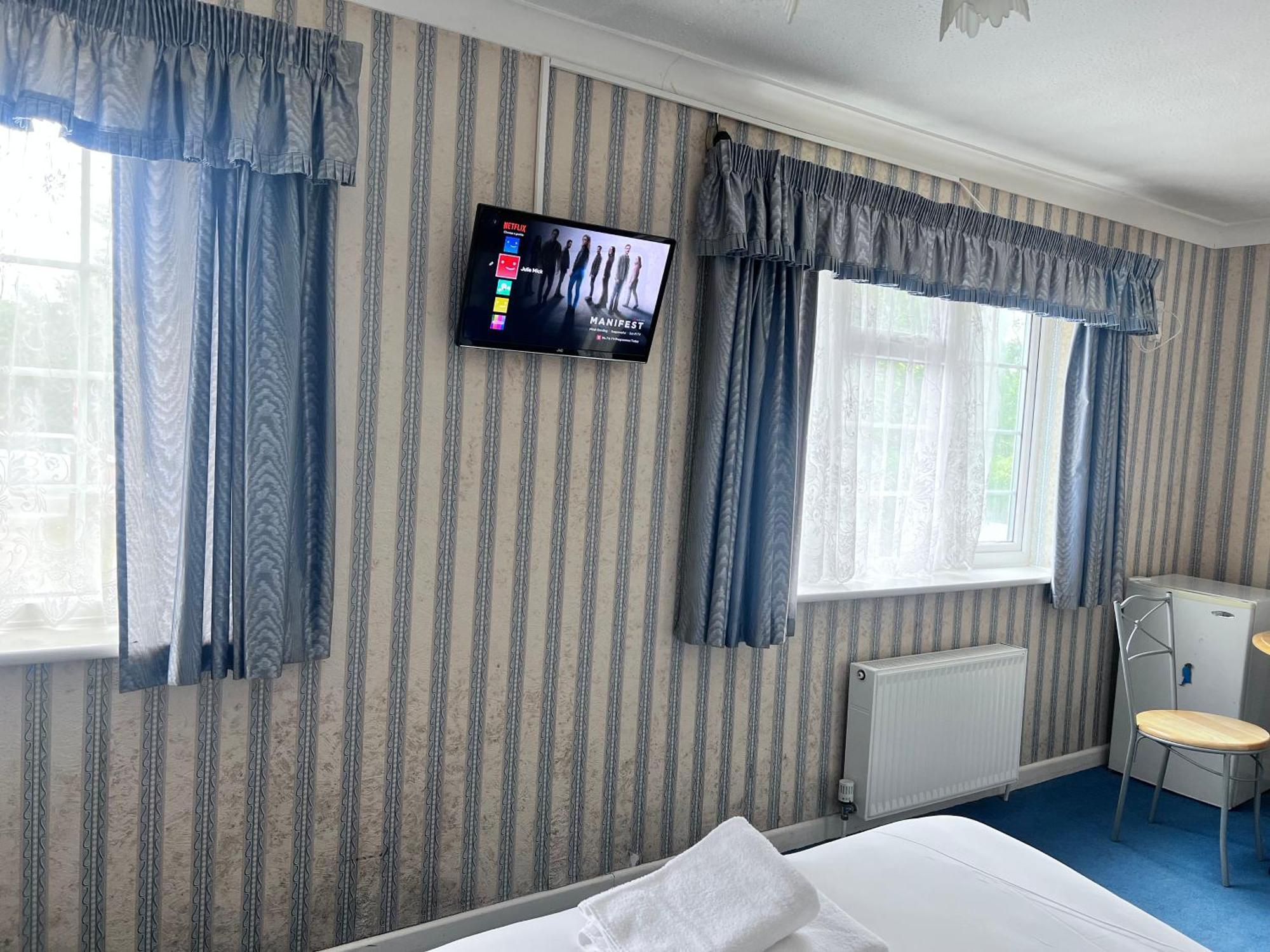 All Seasons Gatwick Guest House & Parking 홀리 외부 사진