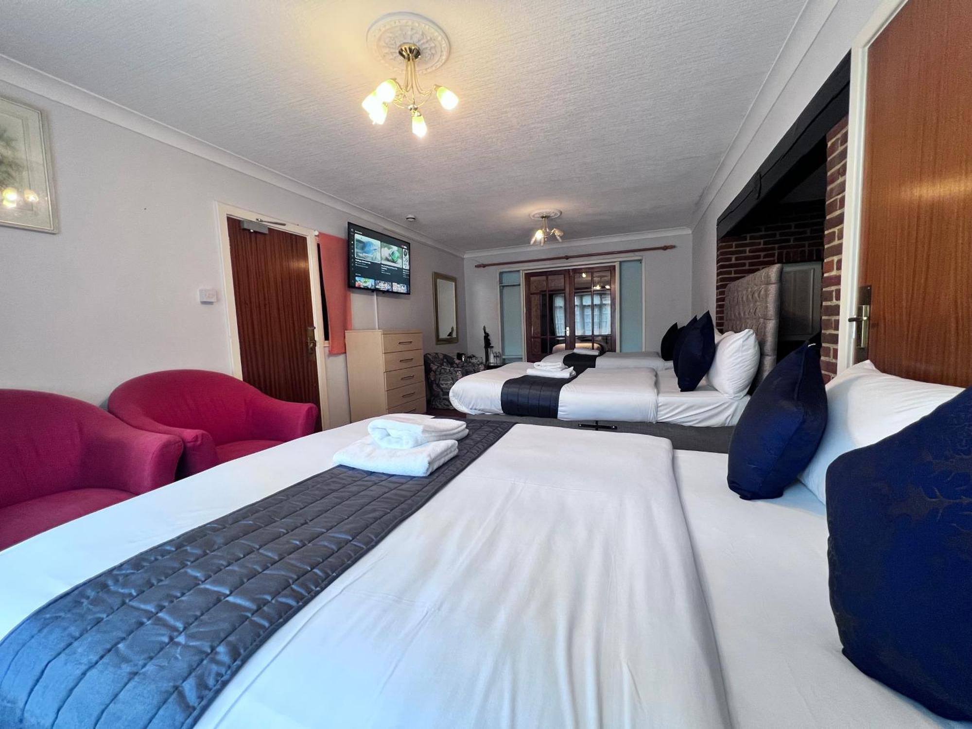 All Seasons Gatwick Guest House & Parking 홀리 외부 사진