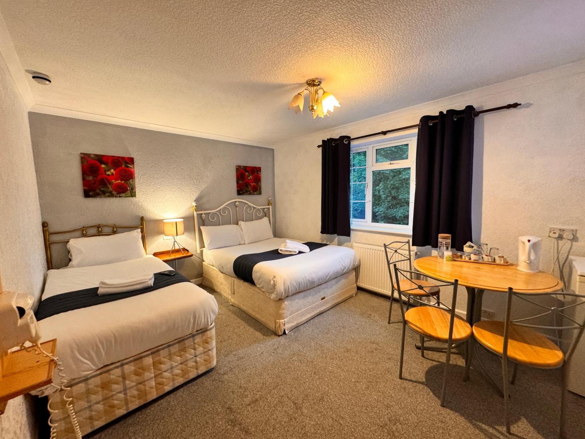 All Seasons Gatwick Guest House & Parking 홀리 외부 사진