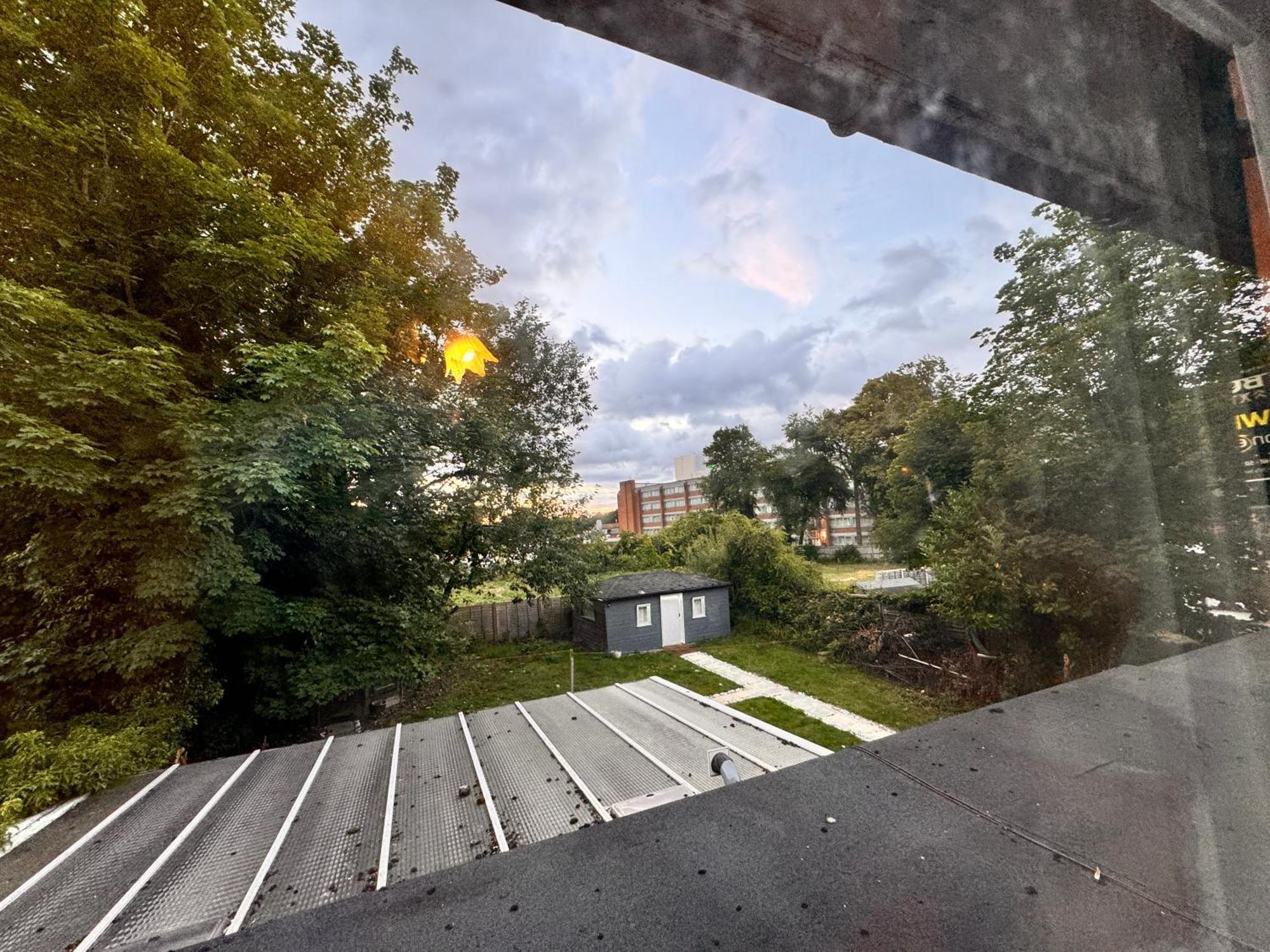 All Seasons Gatwick Guest House & Parking 홀리 외부 사진