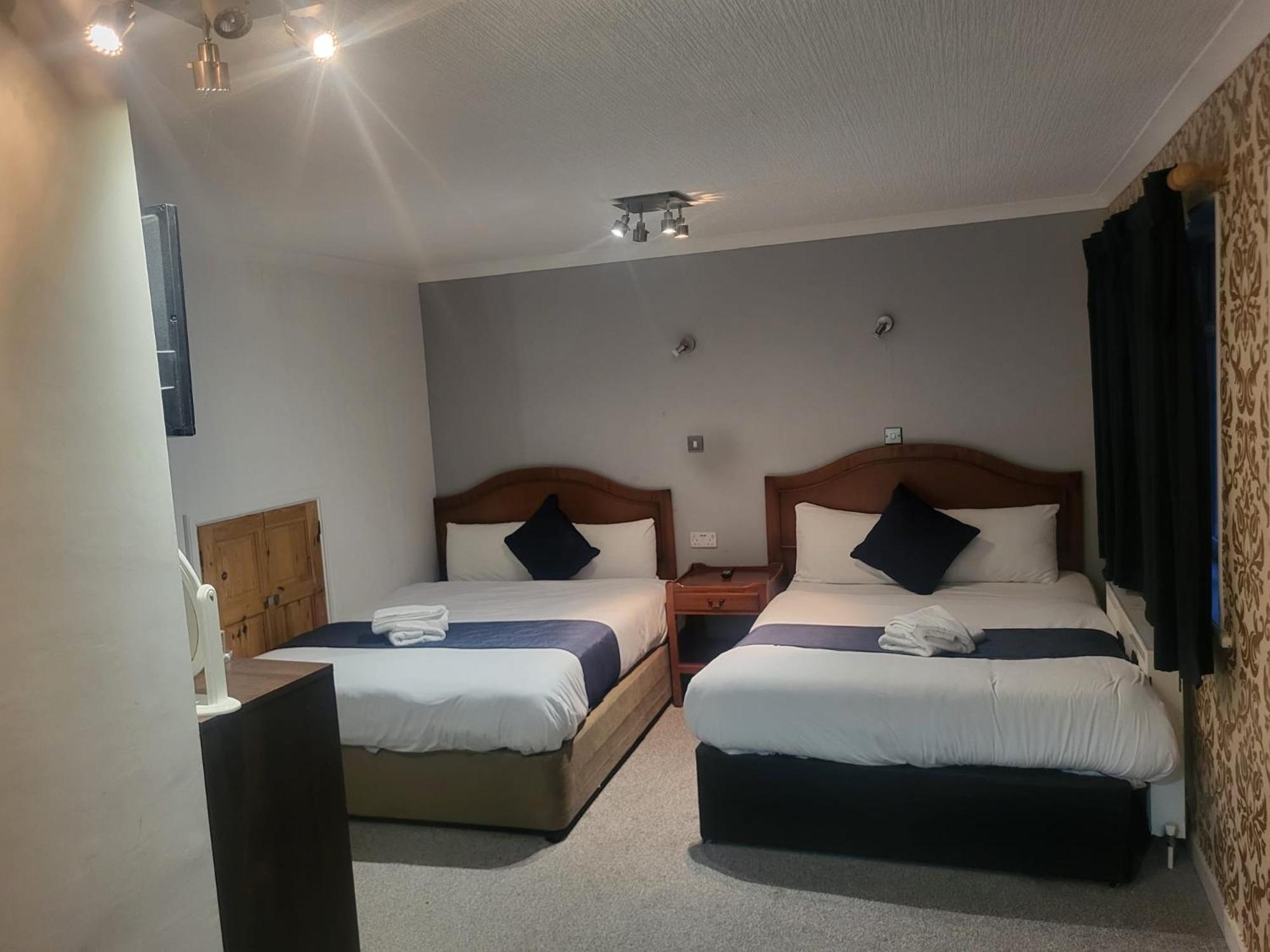 All Seasons Gatwick Guest House & Parking 홀리 외부 사진
