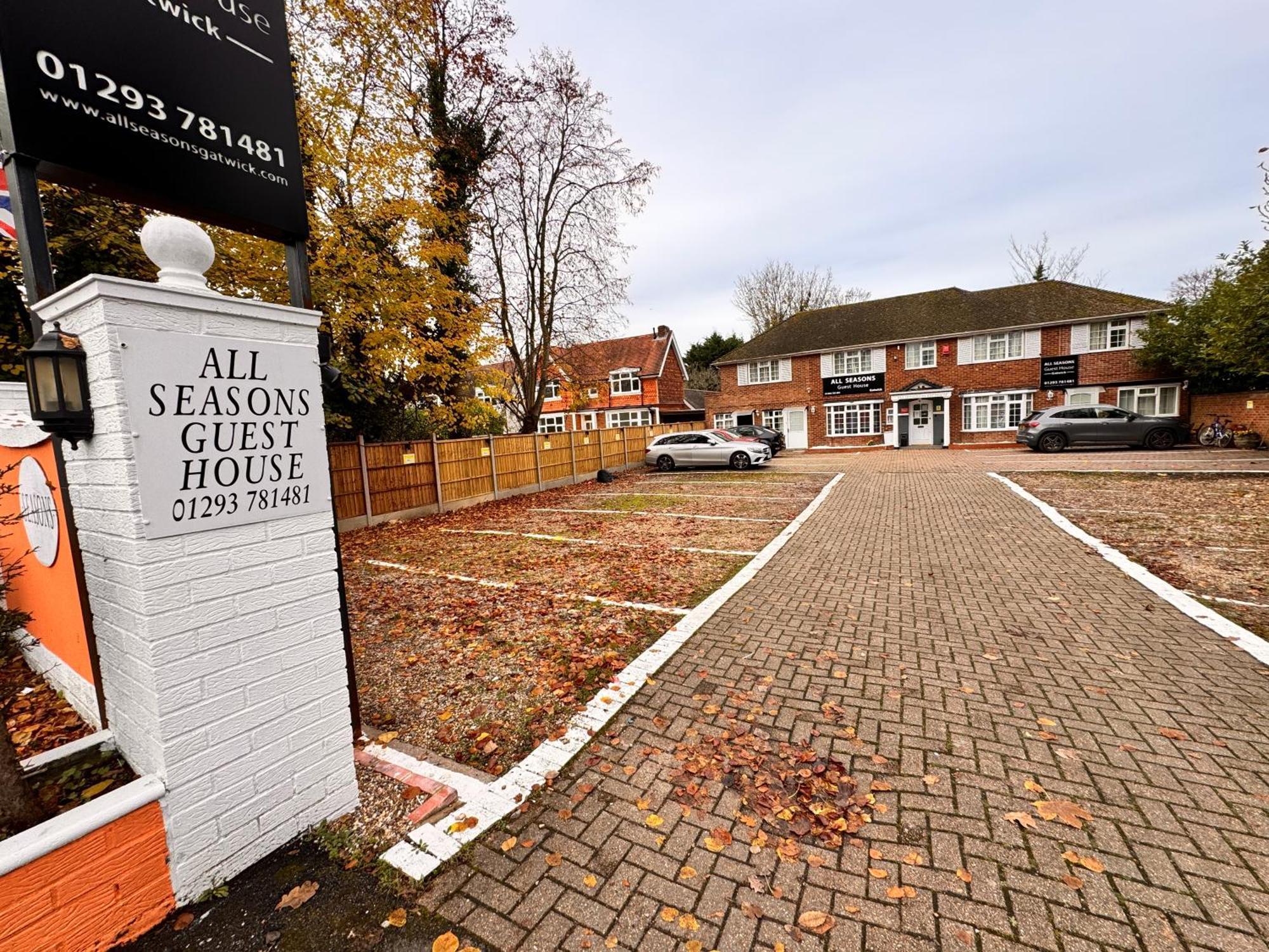 All Seasons Gatwick Guest House & Parking 홀리 외부 사진