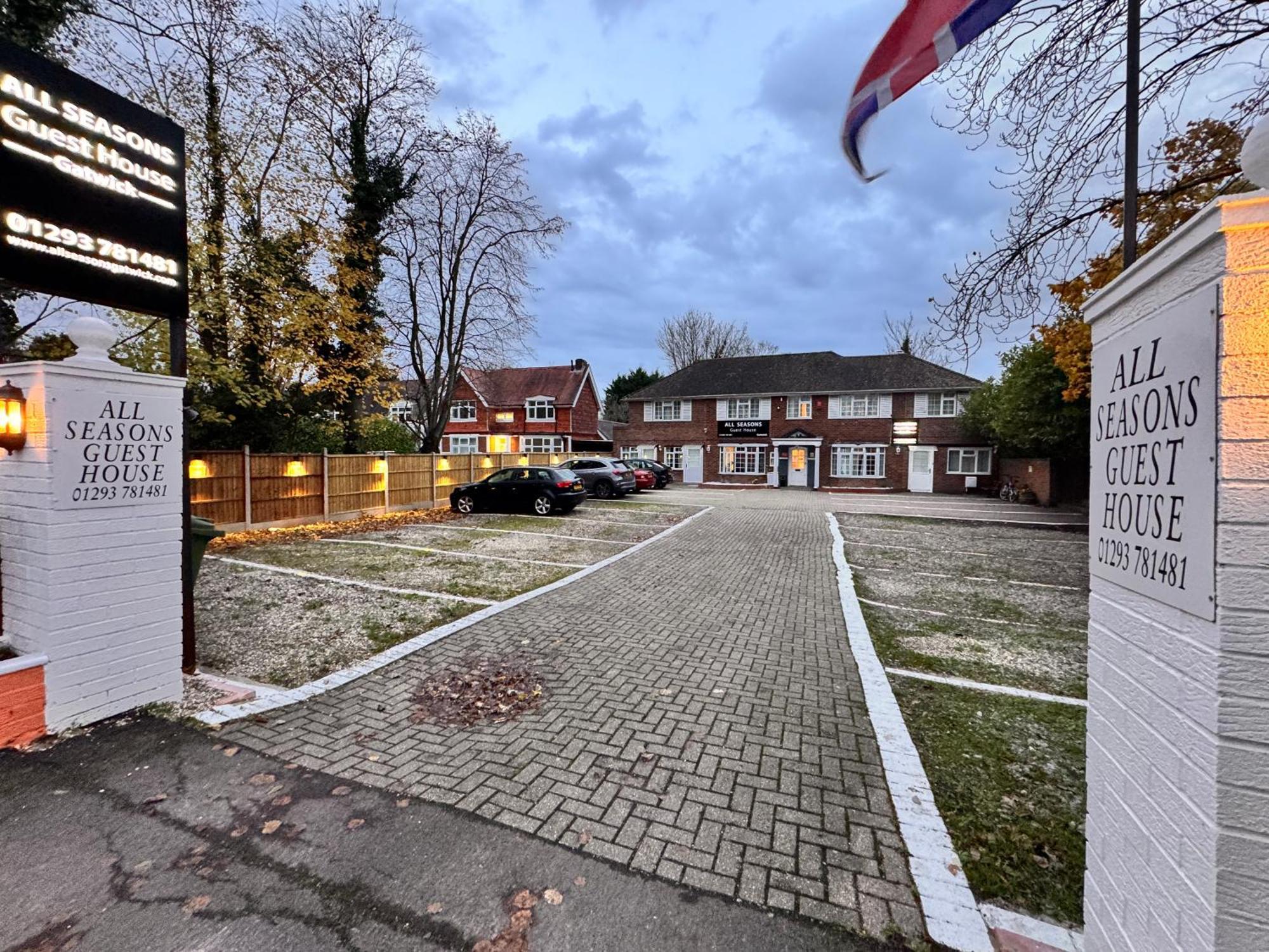 All Seasons Gatwick Guest House & Parking 홀리 외부 사진